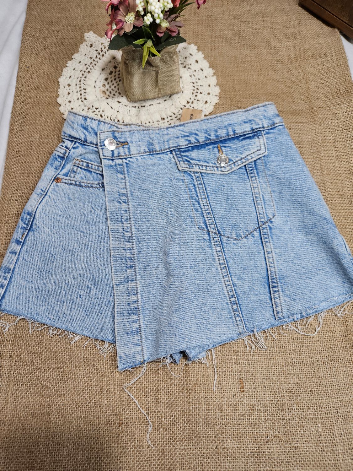 POLLERA SHORT PARA NIÑA, DE JEAN. MARCA ZARA. TALLE 10. IMPECABLE