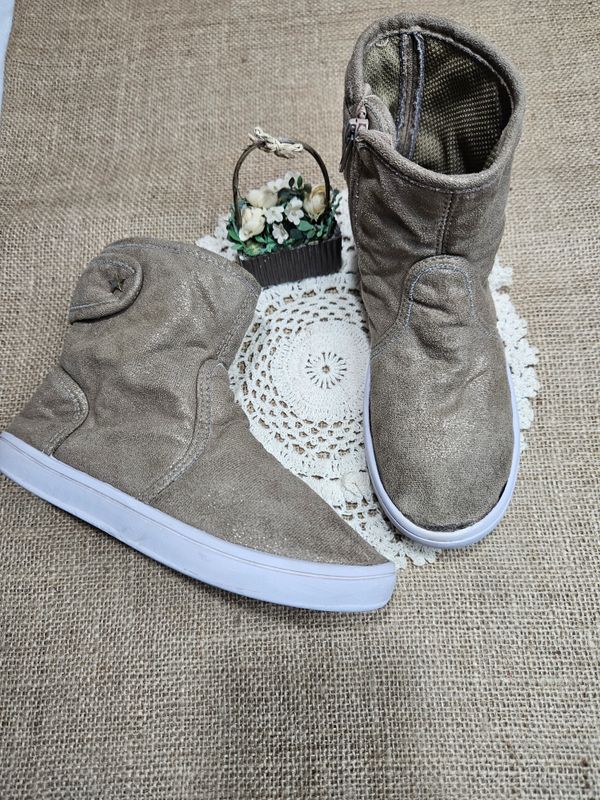 BOTAS PARA NIÑA, EN TELA CON BRILLO, CIERRE LATERAL. MARCA MIMO&amp;CO. TALLE 31 - PLANTILLA 20,5 CMS.