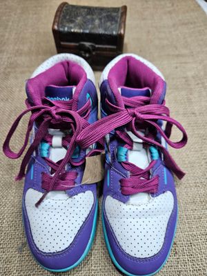 CHAMPION BOTITA PARA NIÑA, EN CUERO. MARCA REEBOK. TALLE 33 - PLANTILLA 21 CMS. EXCELENTE ESTADO. MADE IN USA