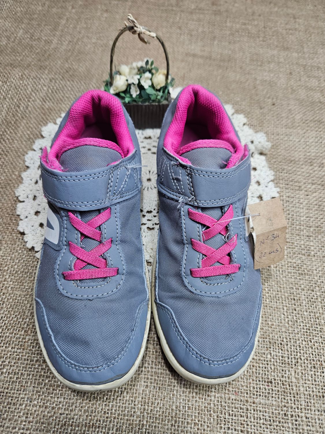 CHAMPION PARA NIÑA, MARCA DECATHLON, TALLE 34 - PLANTILLA 22 CMS, CON VELCRO.