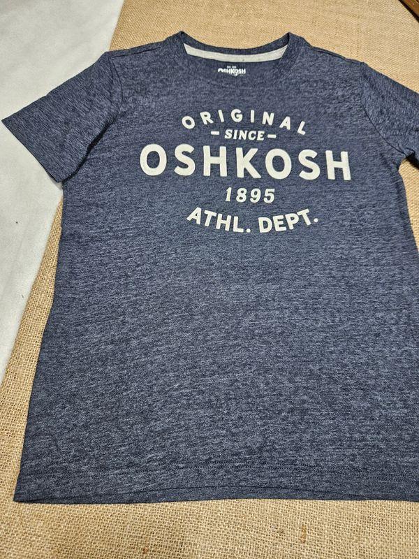 REMERA DE ALGODÓN, MANGA CORTA, PARA NIÑO, MARCA OSHKOSH, TALLE 10/12.