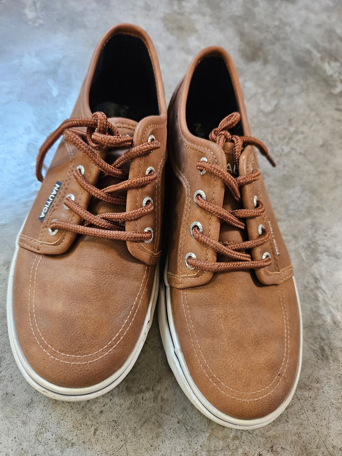 ZAPATO PARA NIÑO, ESTILO MOCASIN CON CORDONES, MARCA NAUTICA. TALLE 33. EXCELENTE ESTADO