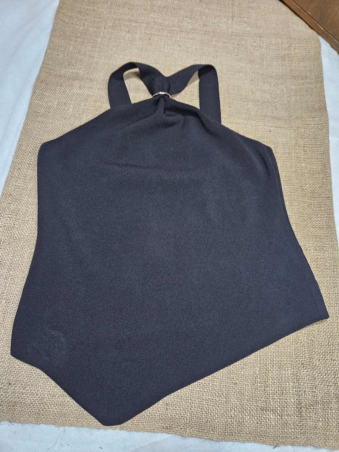 BLUSA/ MUSCULOSA EN HILO, CON DETALLE DE ARGOLLA EN CUELLO. MARCA ZARA. TALLE L. IMPECABLE