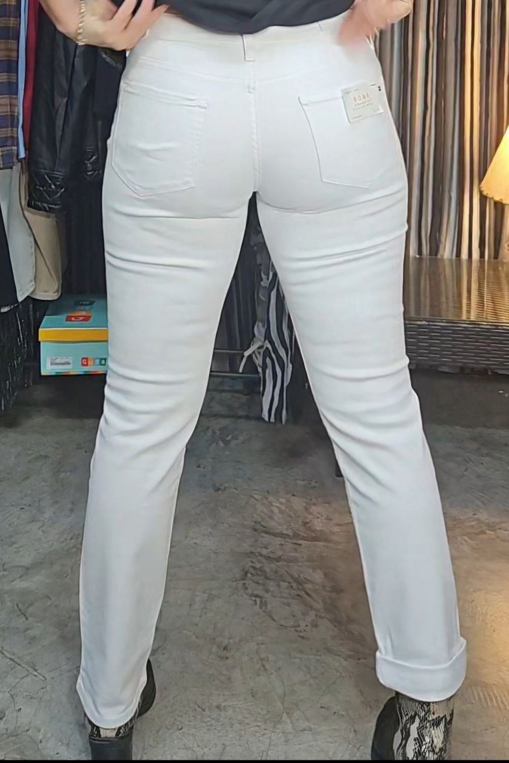 PANTALÓN DE JEAN BLANCO, ELASTIZADO, PARA DAMA. MARCA TOMMY HILFIGER. TALLE 31-32 (L). NUEVO CON ETIQUETA. VALOR EN ORIGEN USD 116,50.