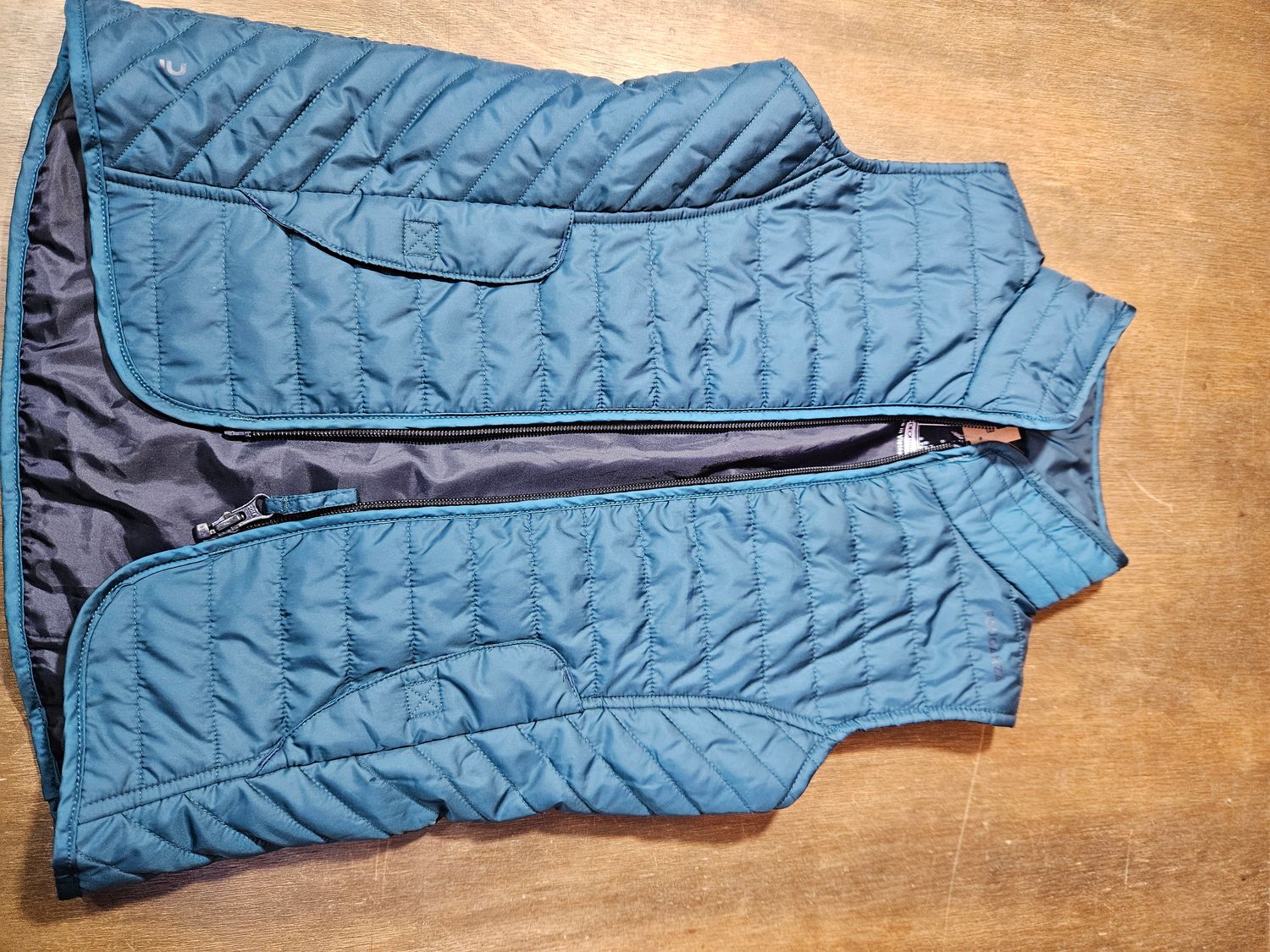 CHALECO CAPITONEADO, ESTILO JOCKEY, TALLE 8, MARCA DECATHLON. IMPECABLE, COLOR VERDE