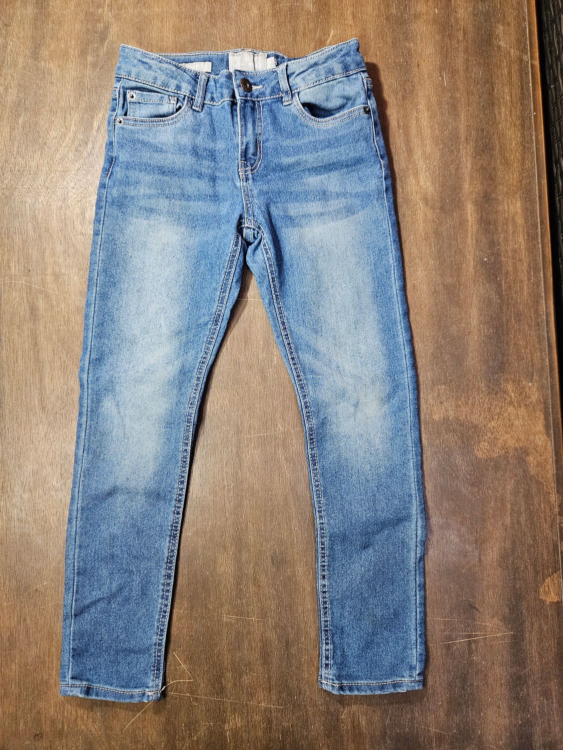 PANTALON PARA NI�O, DE JEAN, ELASTIZADO. PRETINA AJUSTABLE. PEQUE�A MANCHA EN RODILLA. MARCA LUCKY BRAND, TALLE 10 CHICO (8)