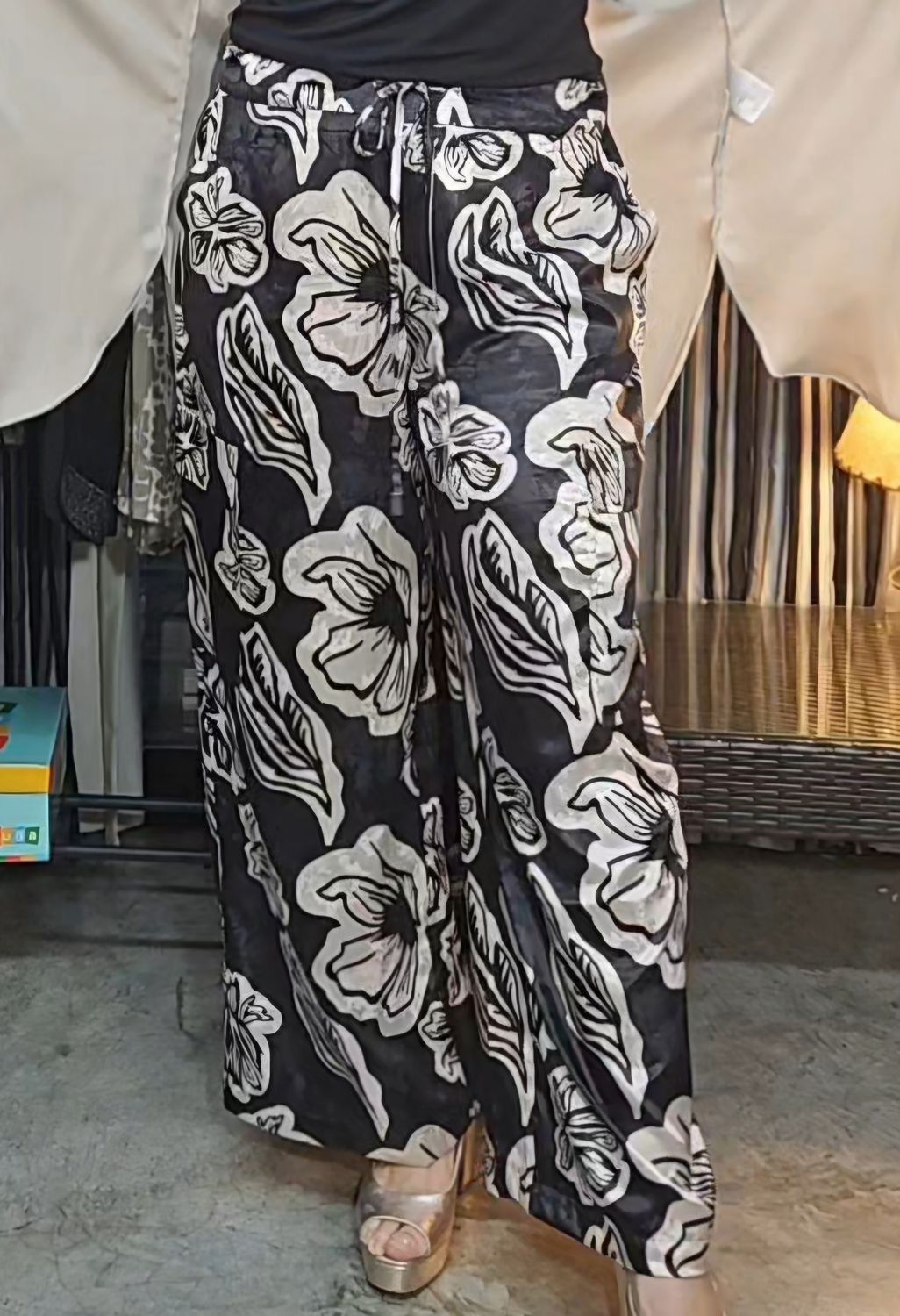 PANTALON PALAZZO CON BRILLO, PRETINA ELASTIZADA. MARCA INDIAN. TALLE L. NUEVO SIN USO Y CON ETIQUETA