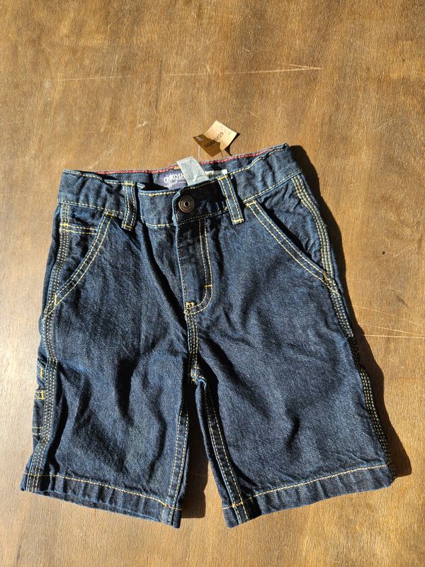 BERMUDA DE JEAN, CINTURA AJUSTABLE, MARCA OSHKOSH, TALLE 5. IGUAL A NUEVA