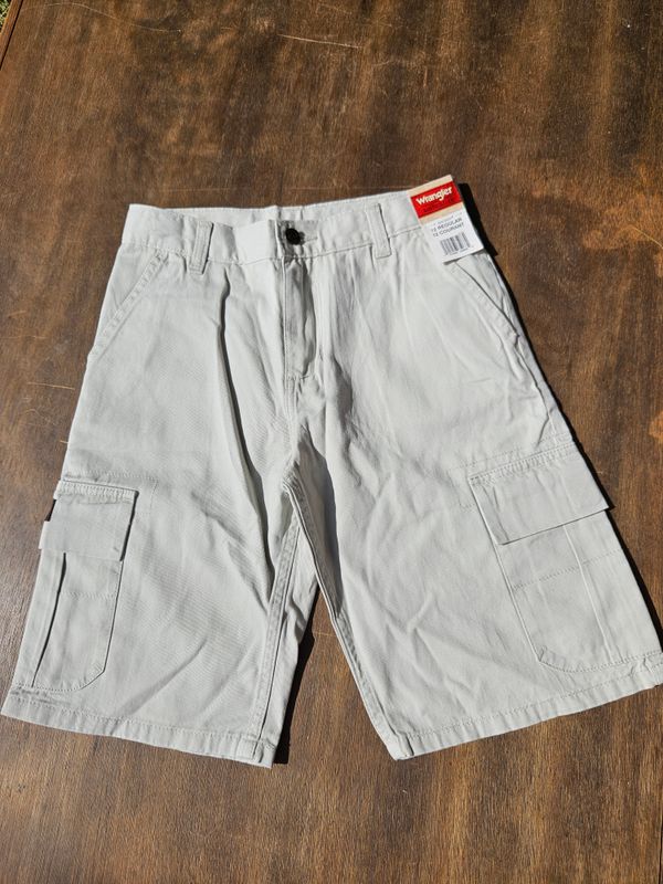 BERMUDA PARA NIÑO ESTILO CARGO, CON CINTURA AJUSTABLE. MARCA WRANGLER, TALLE 12. NUEVA CON ETIQUETA