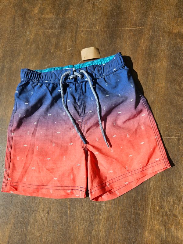 BERMUDA DE BAÑO, PARA NIÑO. TALLE 4, MARCA POIM. ROJA Y AZUL.