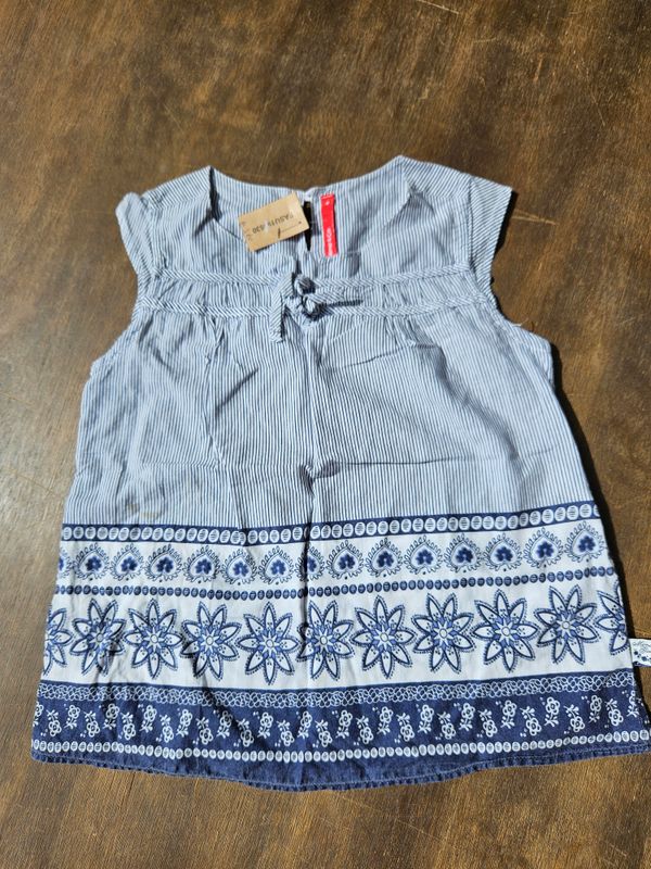 BLUSA PARA NIÑA, SIN MANGAS, RAYADA CON ESTAMPA. MARCA MIMO&amp;CO. TALLE 6