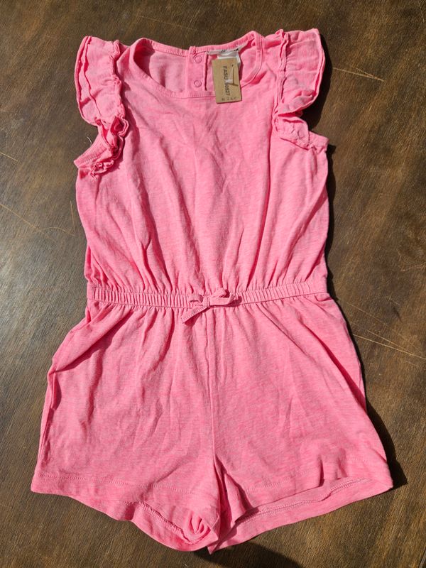 MONO CORTO EN ALGODON, SIN MANGAS, COLOR ROSADO, MARCA HYM, TALLE 2-4