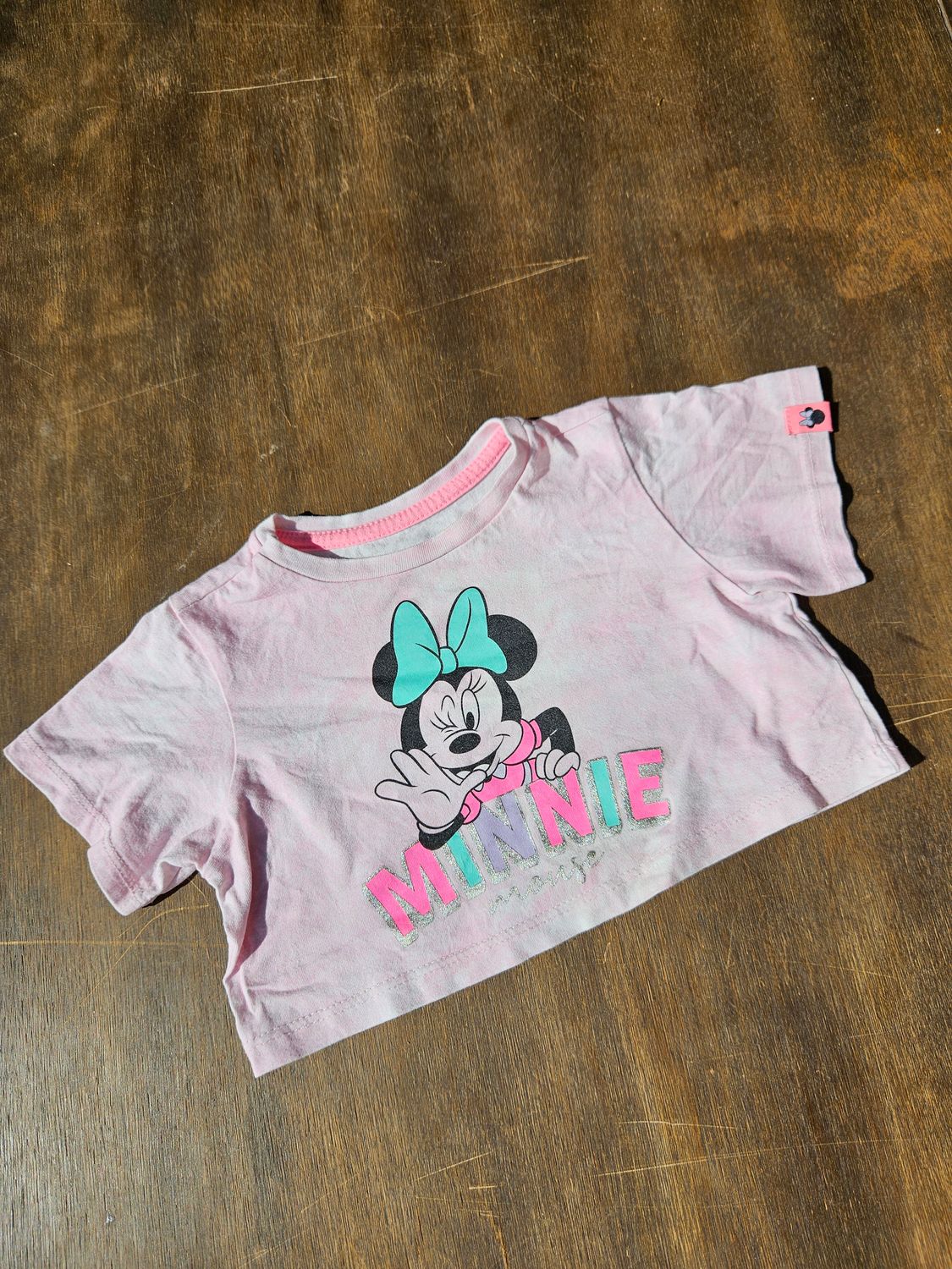 TOP PARA NIÑA, DISEÑO MINNIE, COLOR ROSA, MARCA DISNEY. TALLE 2