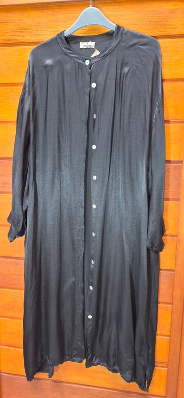 CAMISA / SOBRECAMISA LARGA, MANGA 3/4, EN VISCOSA Y SEDA, ITALIANA, TALLE M/L AMPLA. MARCA PANTHAI. IGUAL A A NUEVA
