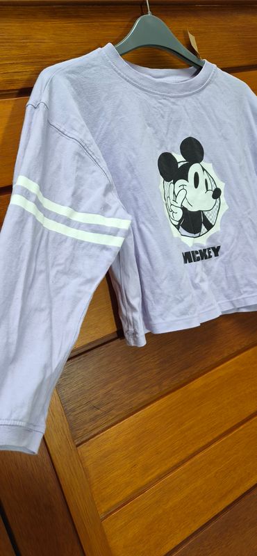 REMERA DE ALGODON, TIPO TOP, MANGA 3/4. DISEÑO DISNEY MICKEY. MARCA BAS, TALLE 10.
