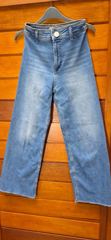 PANTALON DE JEAN PARA NIÑA, TALLE 13-14. ELASTIZADO CON PIERNA ANCHA. MARCA ZARA.