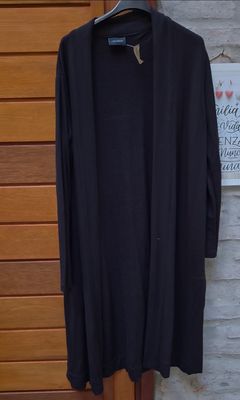 SACO PARA DAMA, LARGO EN ALGOD�N, SIN BOTONES, CON TAJOS. MARCA TED BODIN. TALLE L. IMPECABLE
