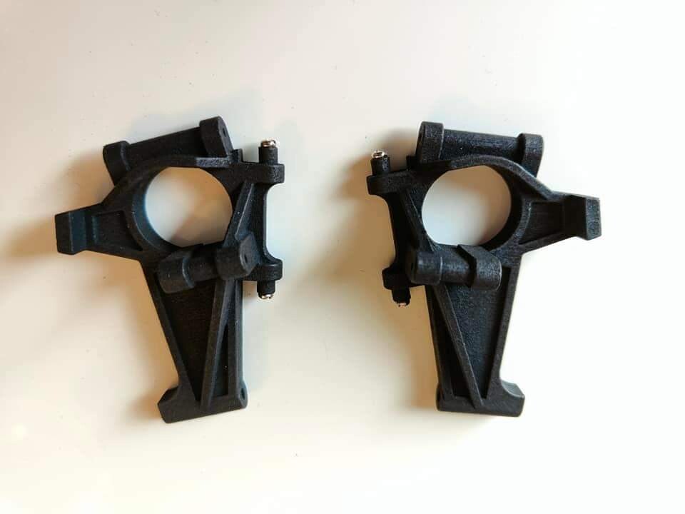 Schumacher Bosscat front suspension uprights, pair