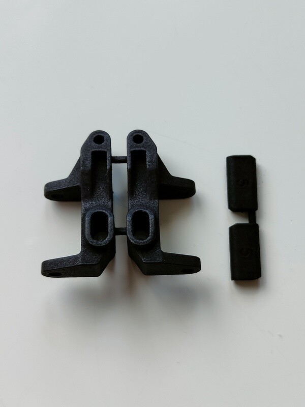 Schumacher Cougar 2000 front uprights with 5° castor inserts