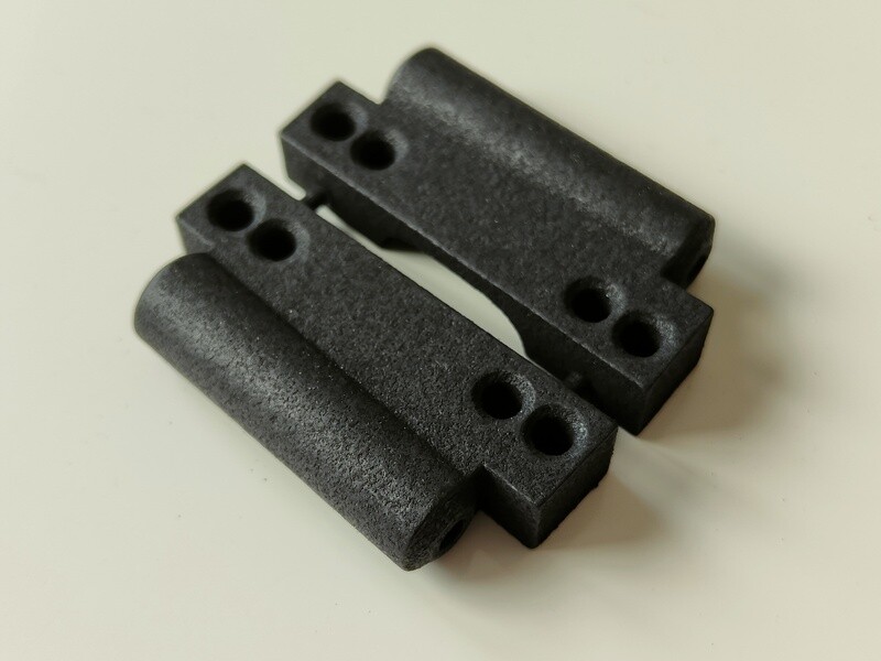 Team Associated RC10 rear arm mounts 3° toe, 2°antisquat (pair)