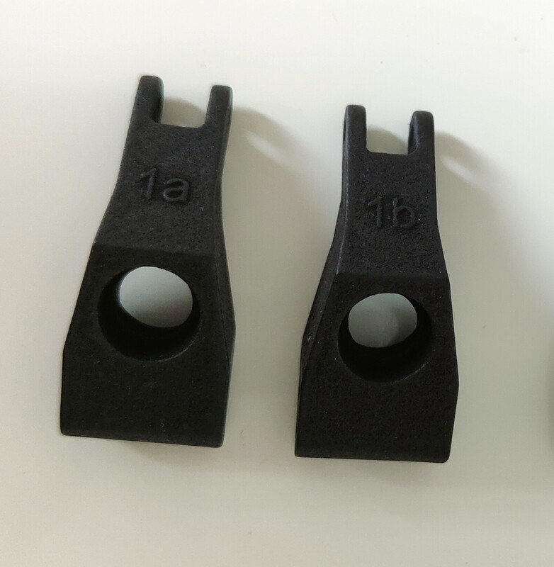Yokomo YZ10 rear uprights with 1° toe, pair
