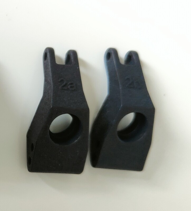 Yokomo YZ10 rear uprights with 2° toe, pair