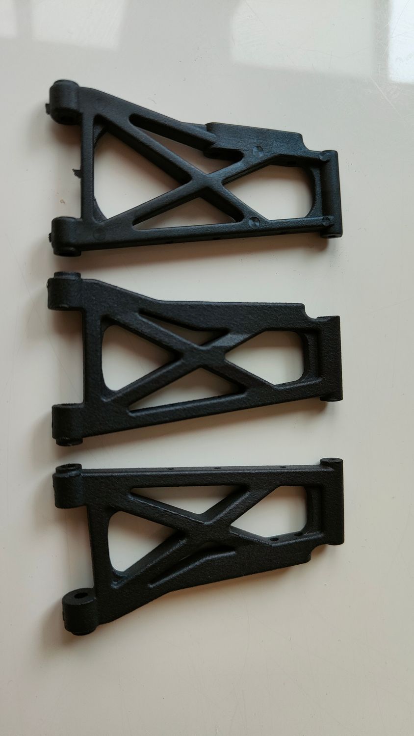 Schumacher Cougar 2/ BossCat rear arms 1/8" hingepin (pair)