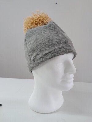 BONNET AVEC POMPON