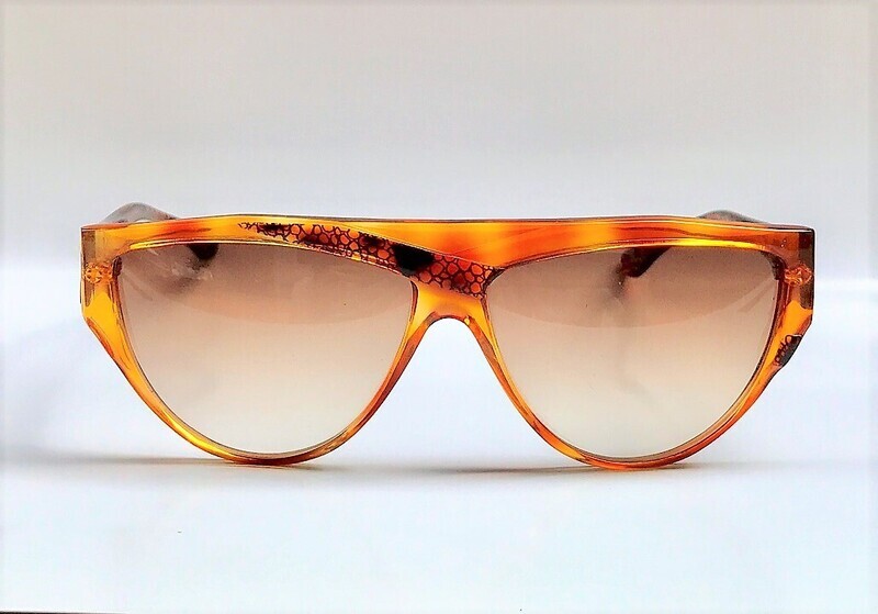 Laura Biagiotti Vintage T57 C141