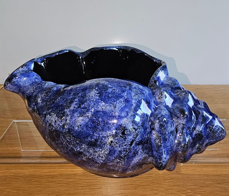 Keramische schaal "schelp" 24 cm., kleur blauwzwart, art. 52190