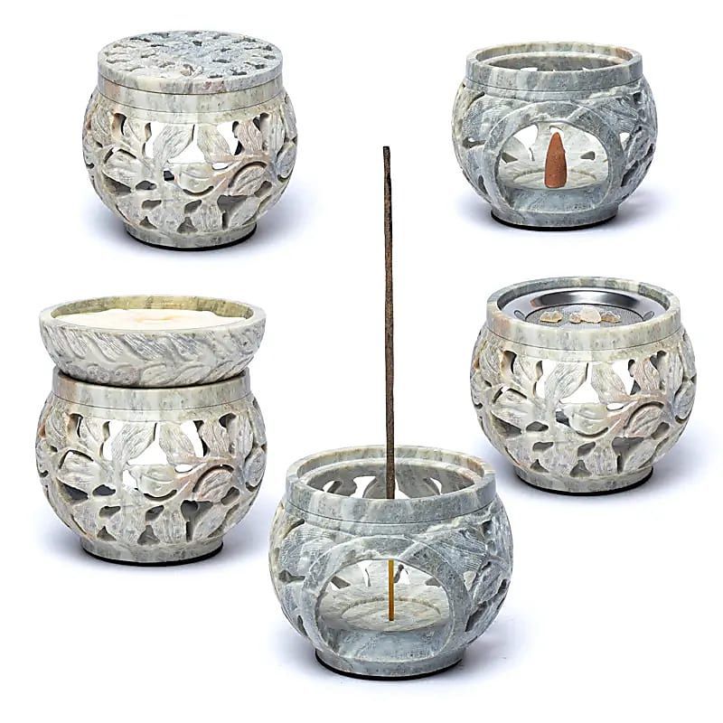 Multifunctionele brander gemarmerd zeepsteen bloemmotief 11 x 11 cm.