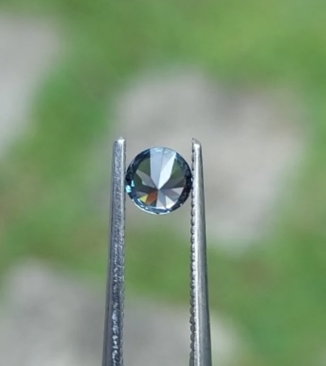 Blue Spinel Round