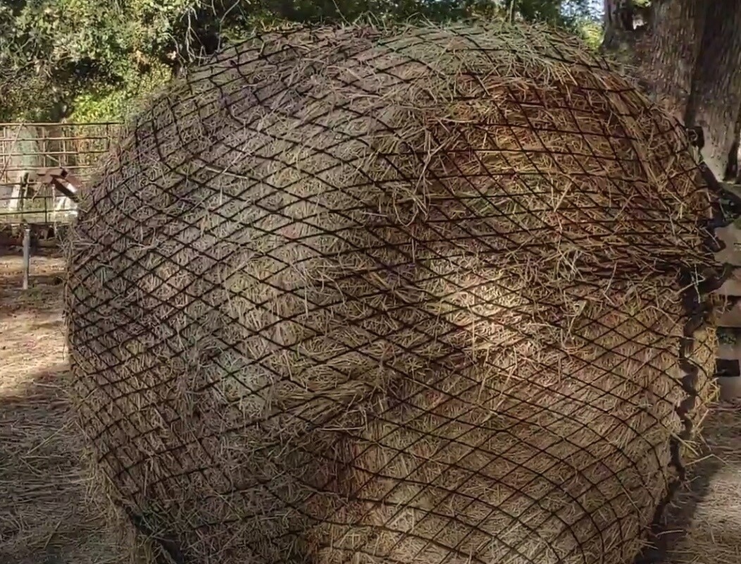6x6ft with 1.18''holes, Round Bale Hay Net | KNOTLESS THICK Round Bale Hay Net | Slow Feed Hay Net | Round Bale Feeder | Round Bale Slow Feed Hay Net 