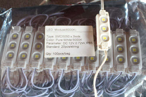 Module D.E.L. blanc 6000 K 12 V  imperméable 2.5 modules par pieds (Vendu aux pieds)
