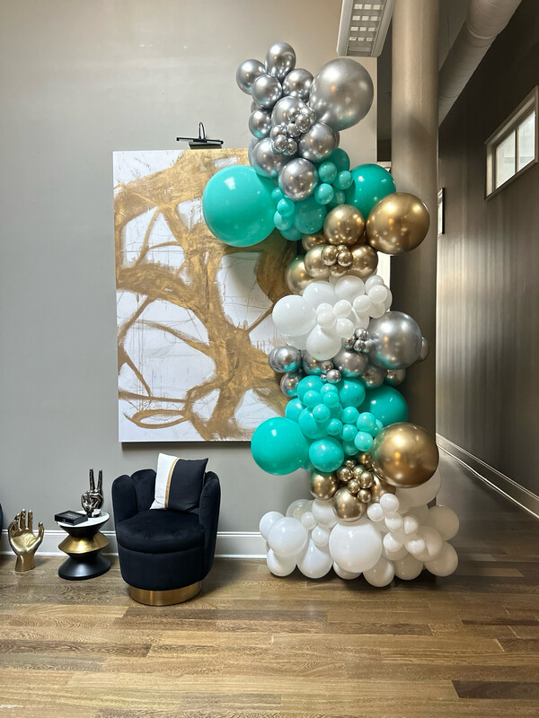 Elegant balloon garland