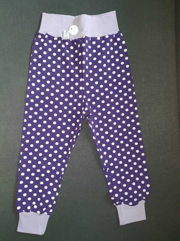 86/92, Hösli, Punkte weiss, dunkelviolet