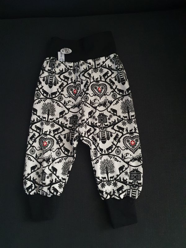 62/68, Hösli Scherenschnitt, weiss/schwarz