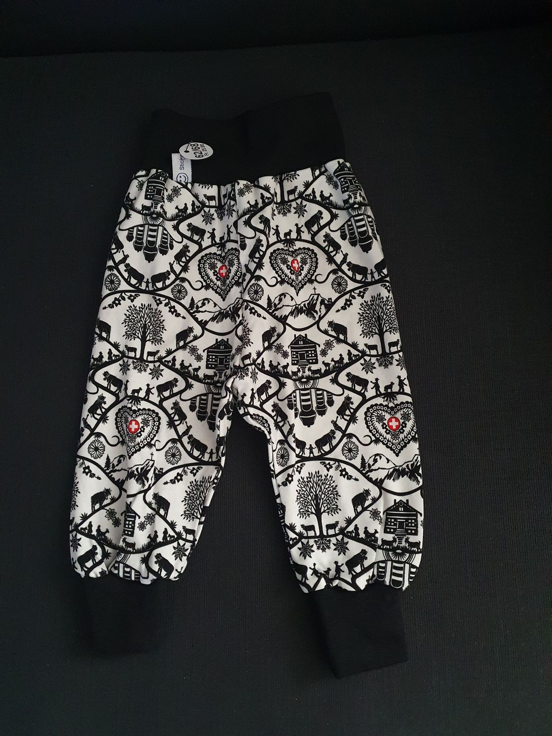 62/68, Hösli Scherenschnitt, weiss/schwarz 62/68, Hösli Scherenschnitt, weiss/schwarz