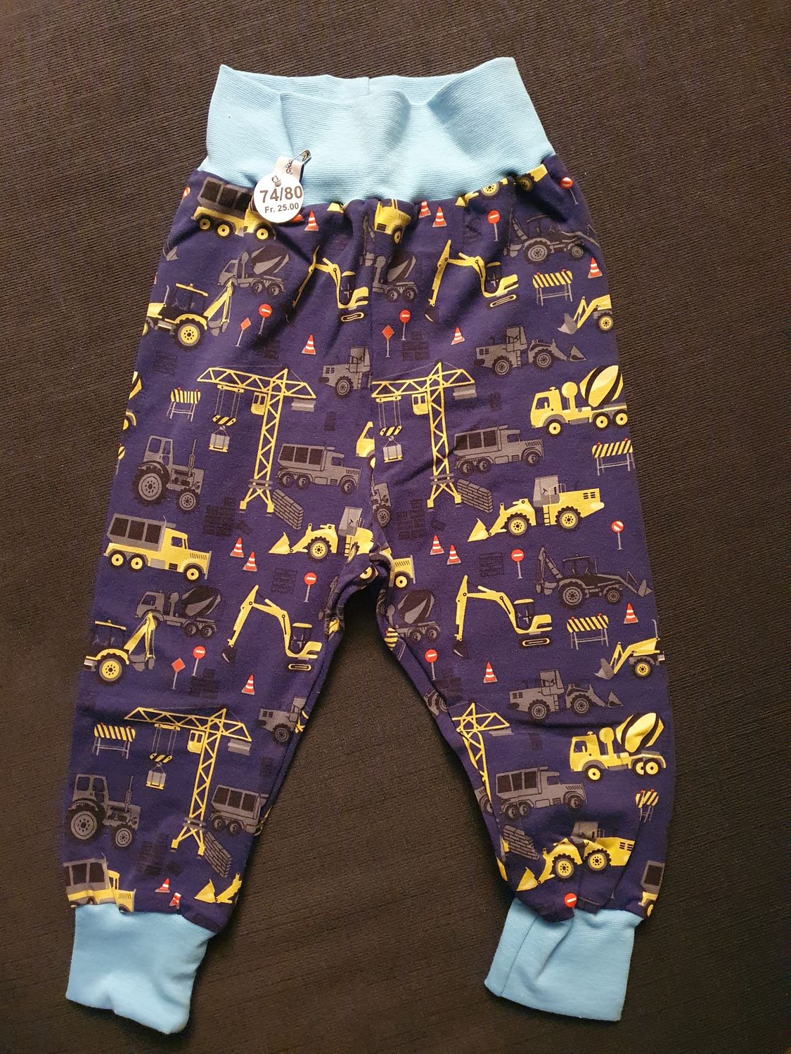 74/80, Hösli Baumaschinen,  blau