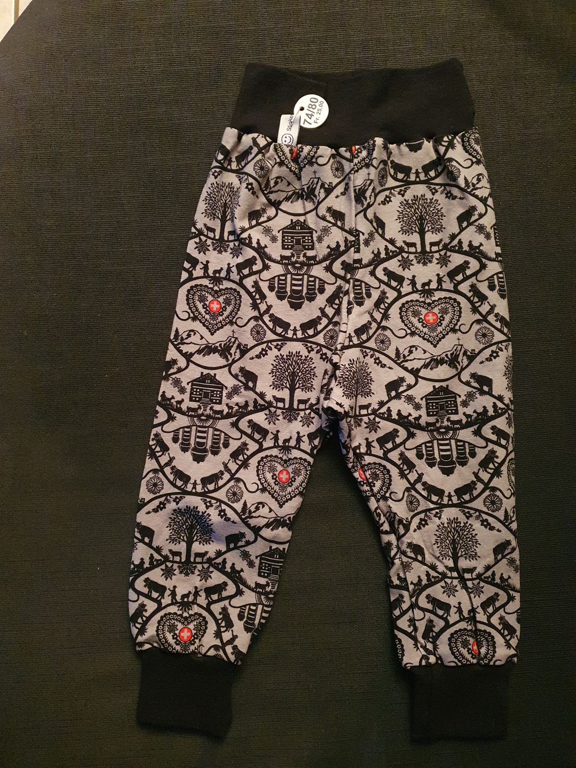 74/80, Hösli Scherenschnitt, grau