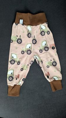 62/68, Hösli Traktor auf braun