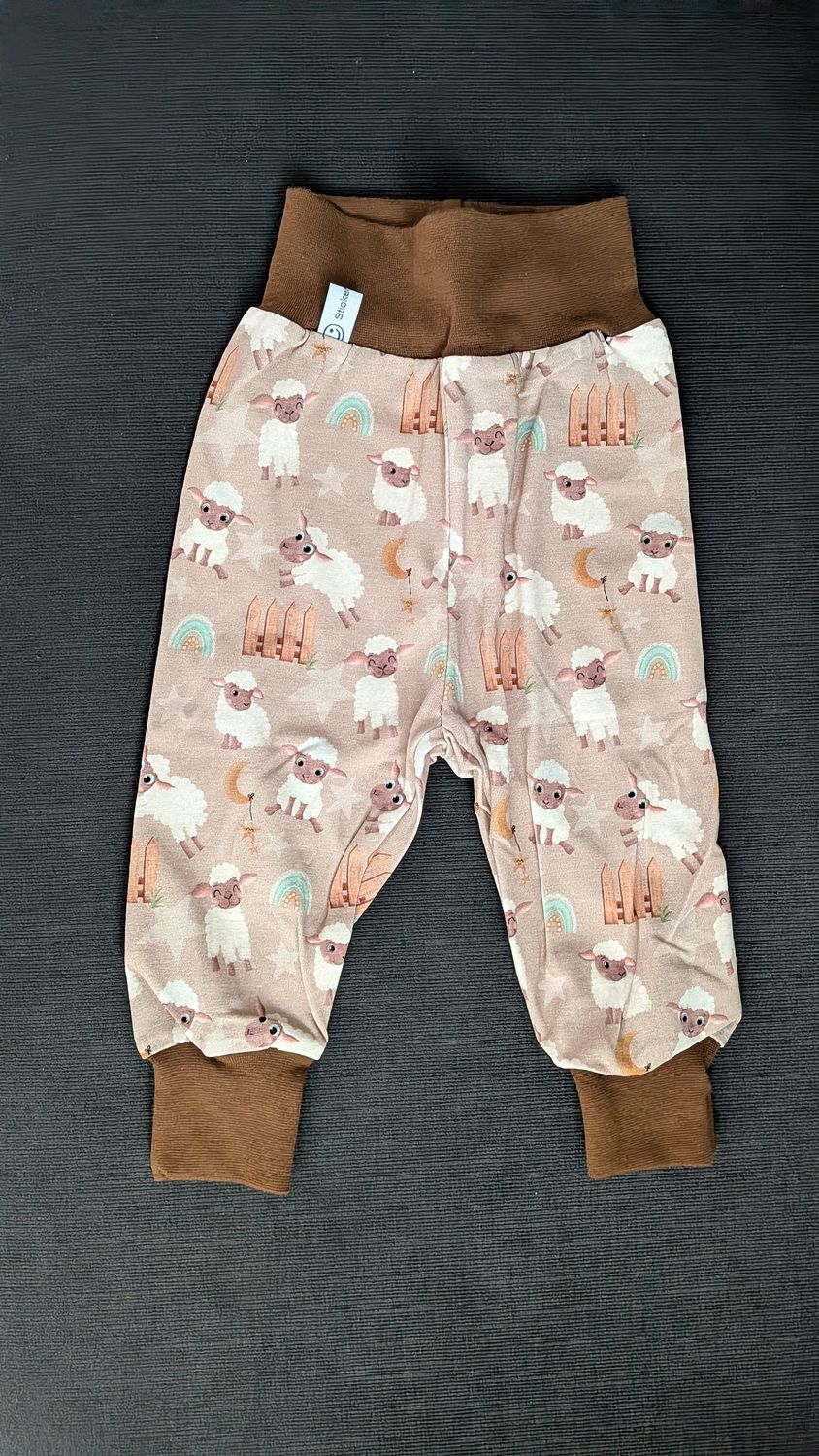 62/68 Hösli, Schäfchen auf braun