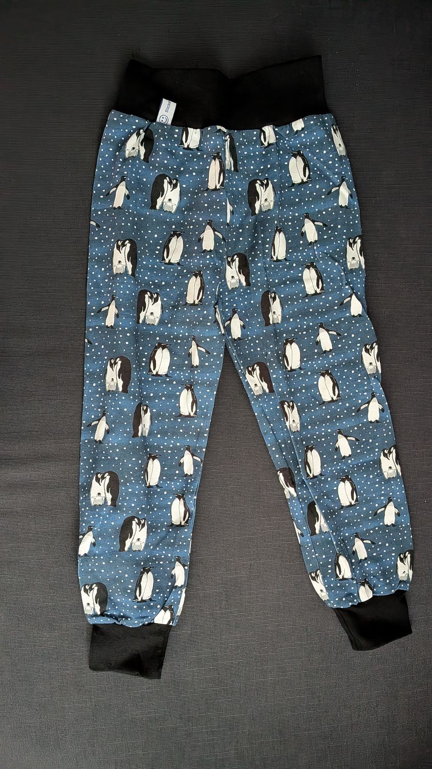 98/104, Hösli Pinguin auf navy mit schwarzem Bündchen