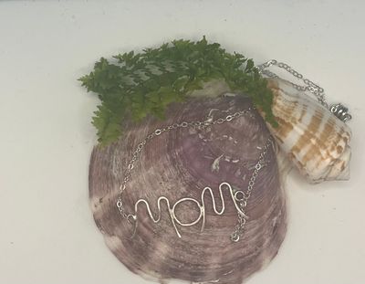 MOM Necklace