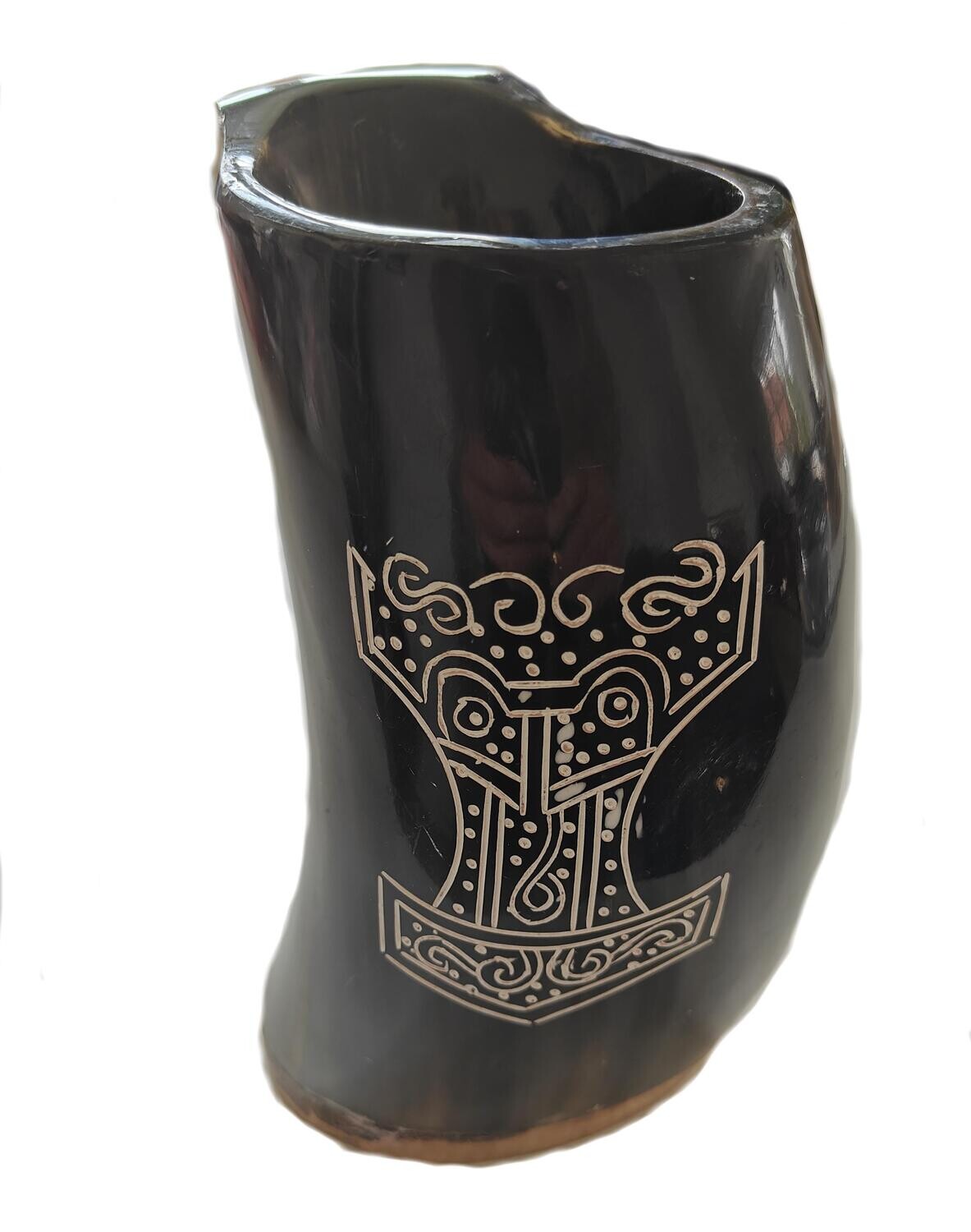 Drikkekrus i horn med Thors hammer