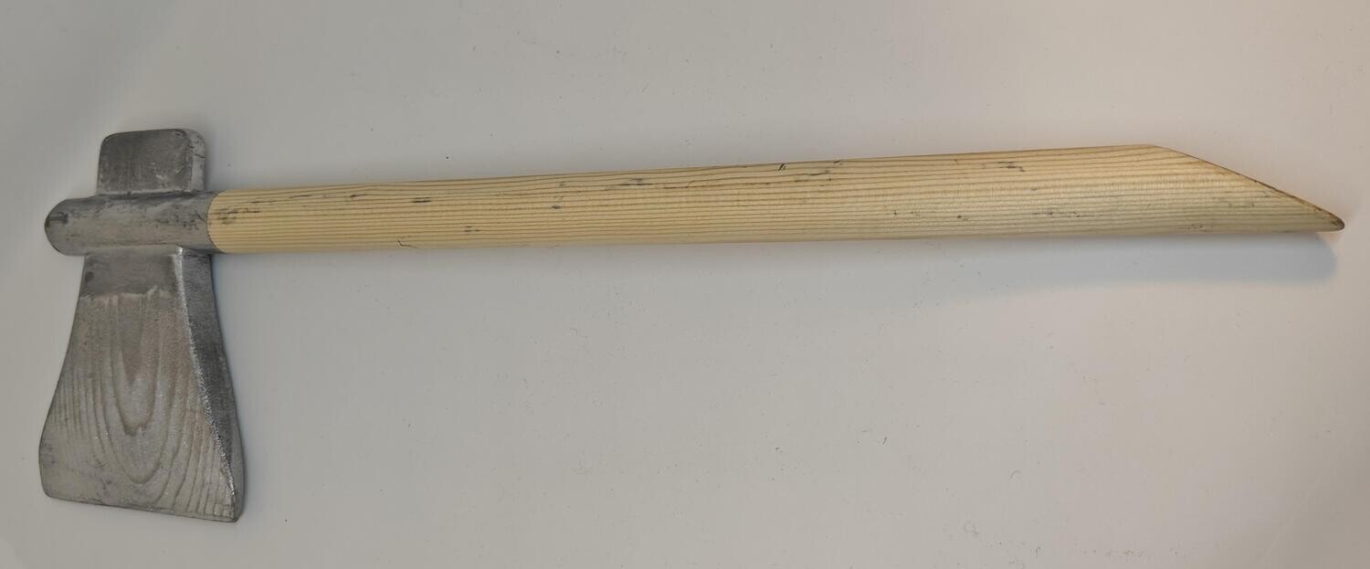 Økse af træ til børn