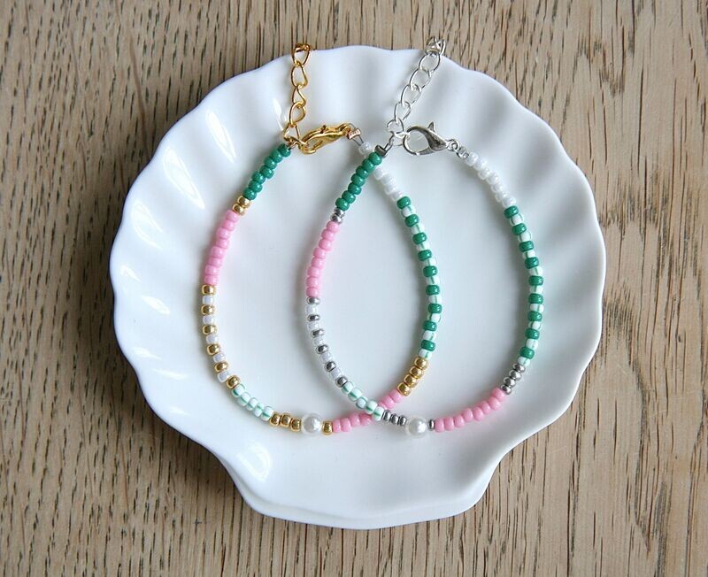 groen-roze parelarmband