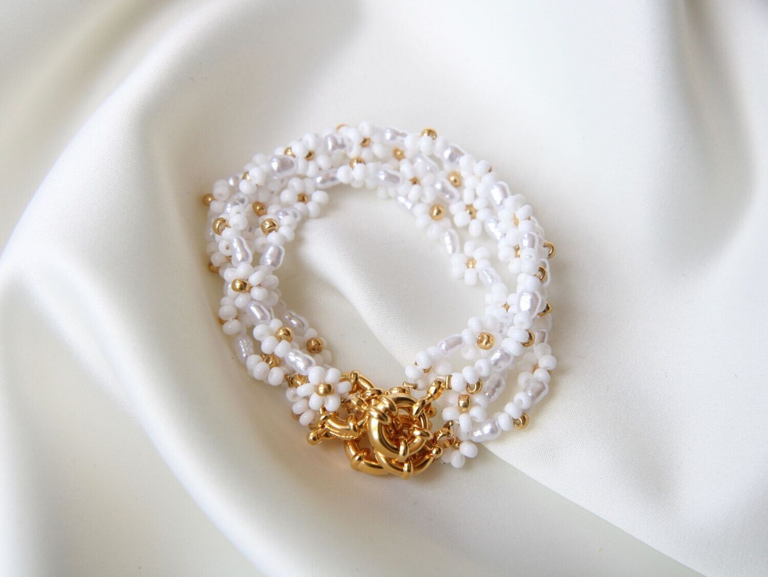 goud-witte bloemen armband
