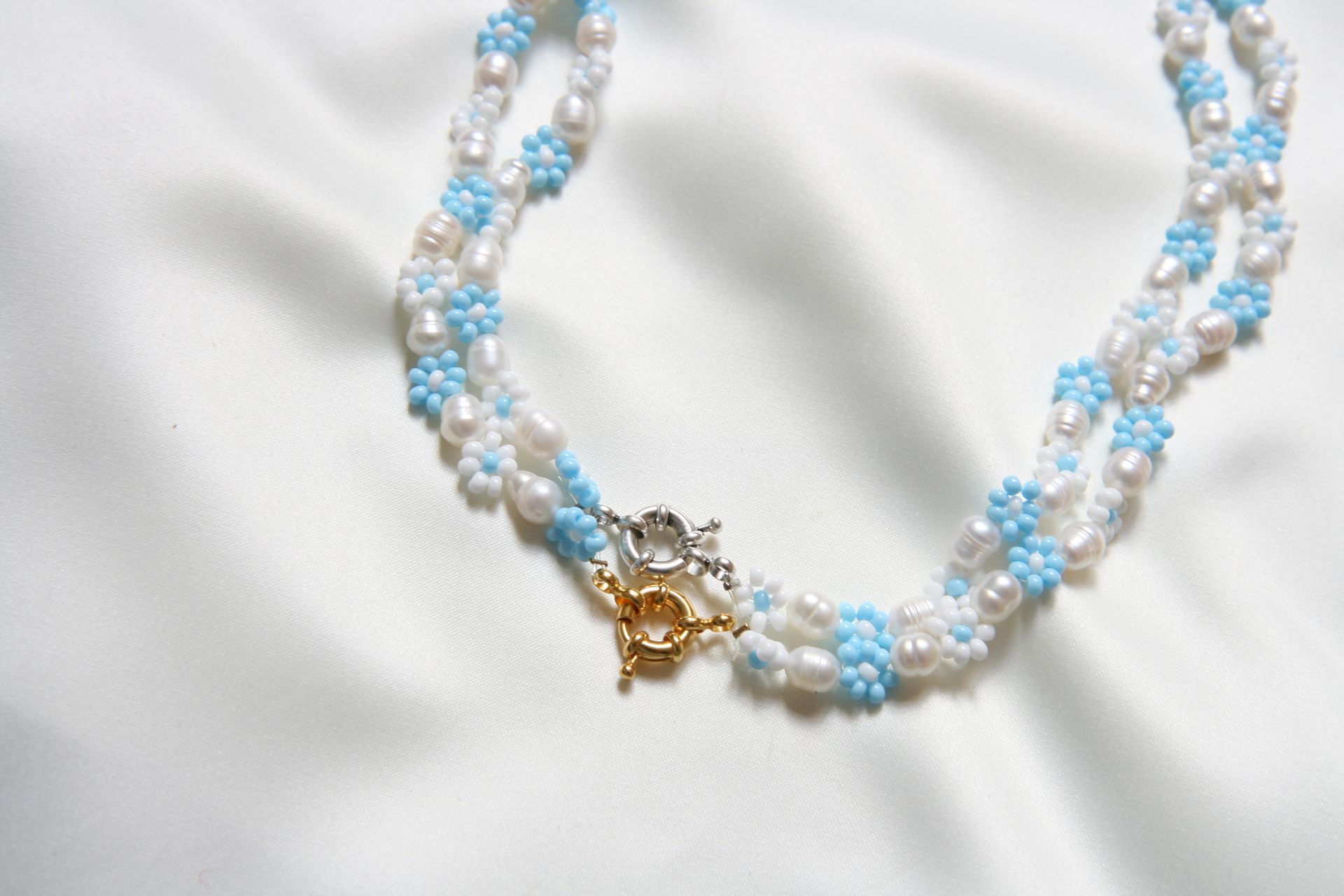 blauw witte bloemenketting