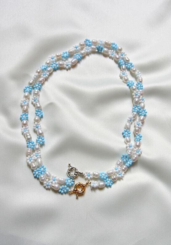 blauw witte bloemenketting